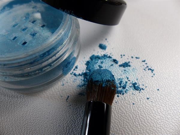eye gloss
