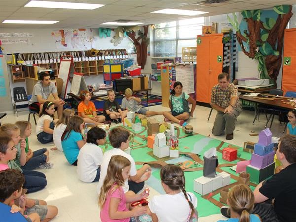 SISD elementary students explore India